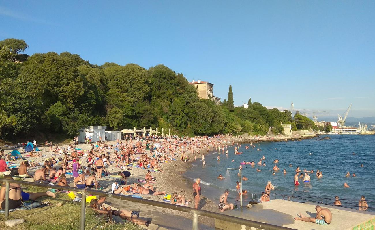 Фото Kantrida beach с серая чистая галька поверхностью