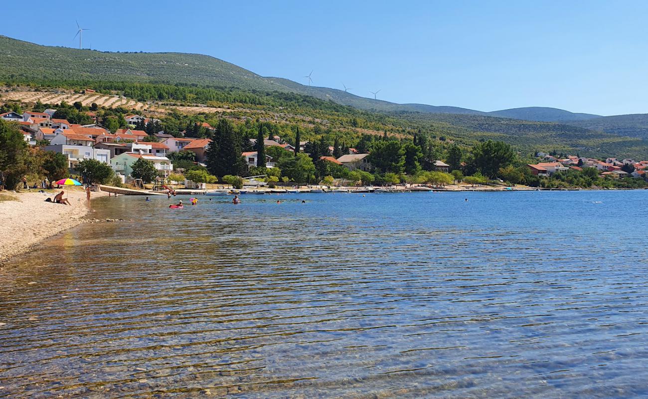 Фото Susnjari beach с серая галька поверхностью