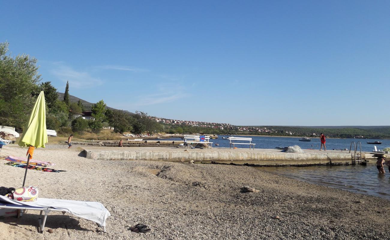 Фото Susnjari beach II с серая галька поверхностью