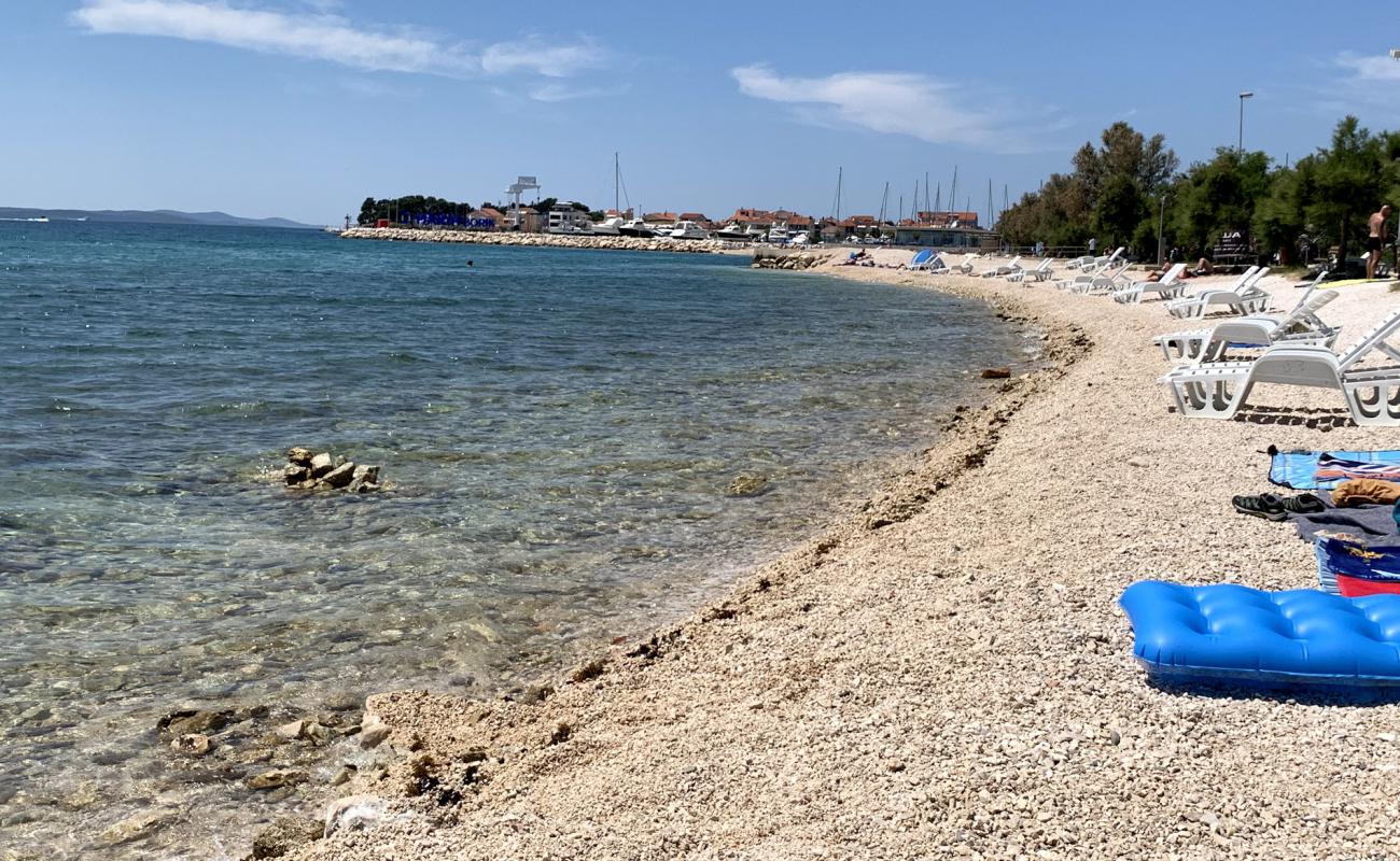 Фото Uskok Zadar beach с светлая галька поверхностью