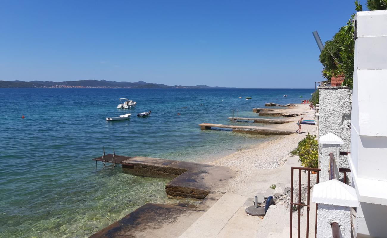 Фото Mikulandra beach с светлая галька поверхностью