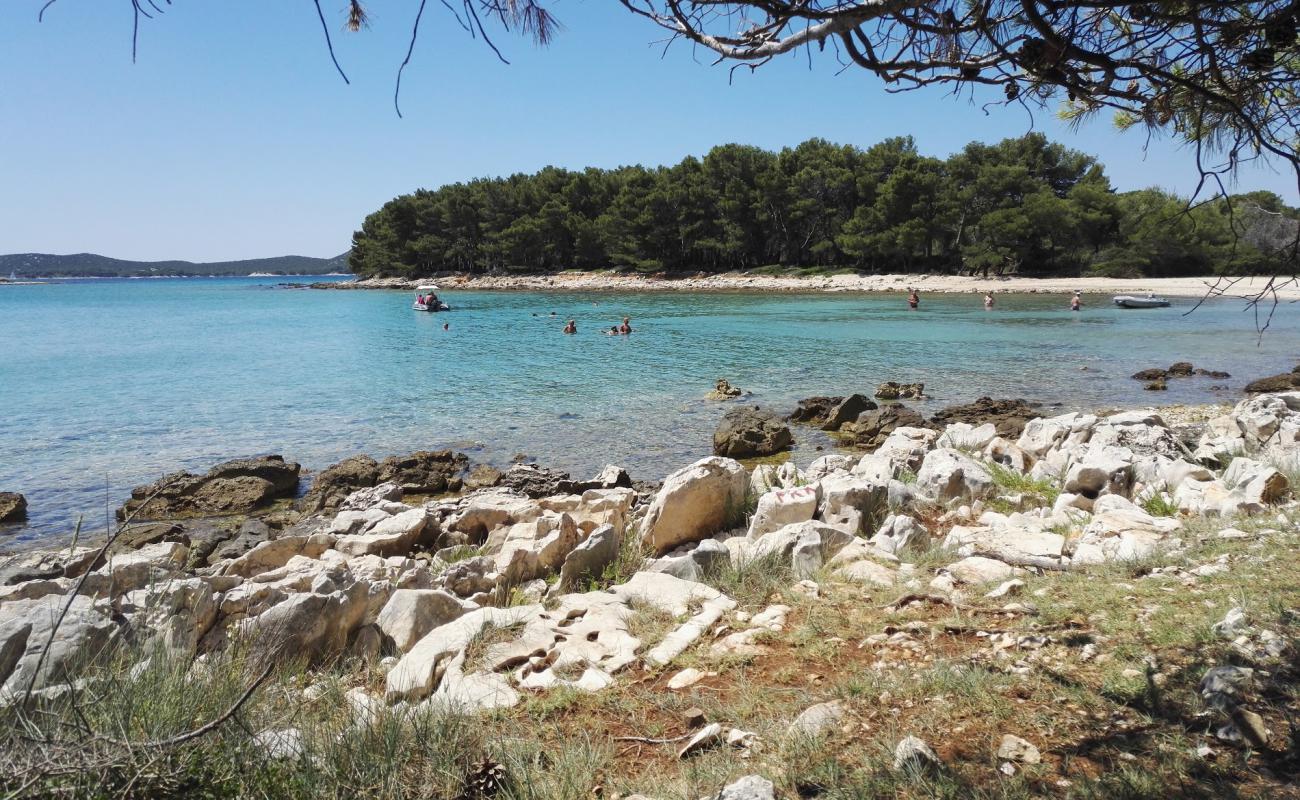 Фото Lumbrak beach с камни поверхностью