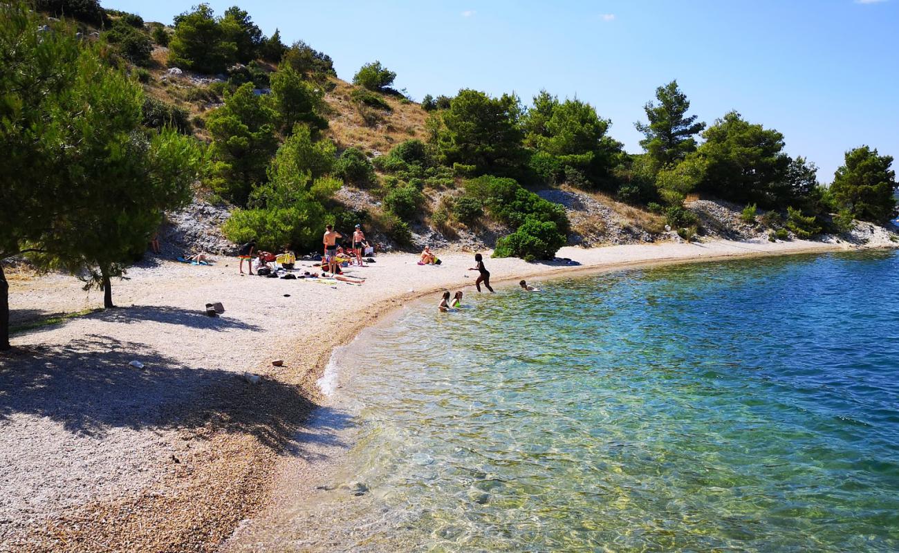 Фото Martinska beach с белая чистая галька поверхностью