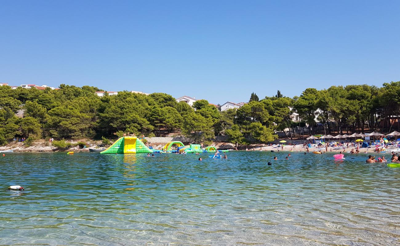 Фото Velika Raduca II beach с белая чистая галька поверхностью