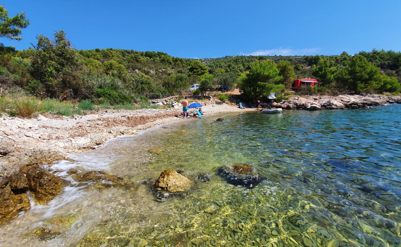 Фото Vinisce beach с светлая галька поверхностью