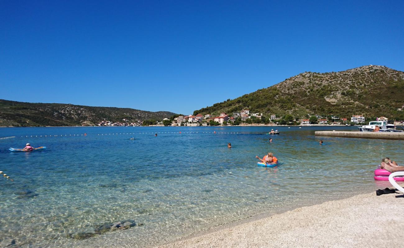 Фото Poljica beach с белая чистая галька поверхностью