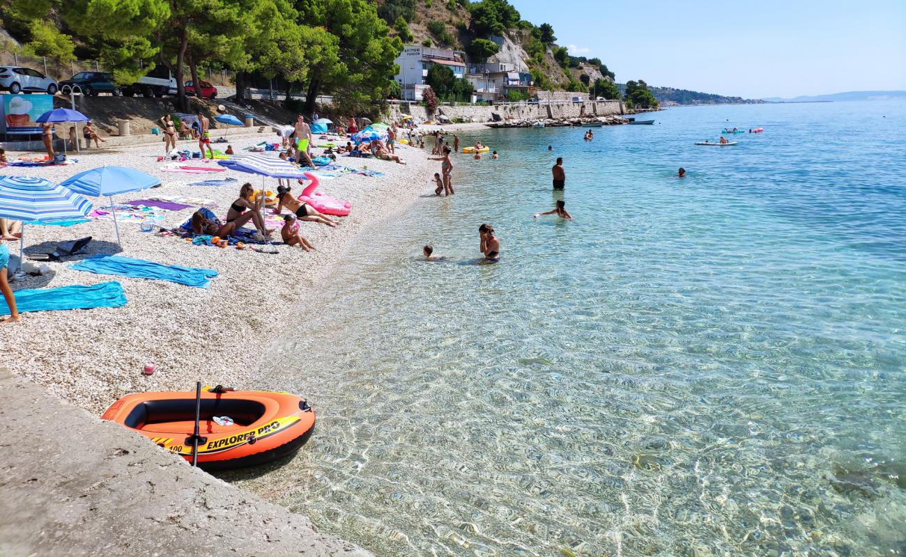 Фото Krilo beach с белая чистая галька поверхностью