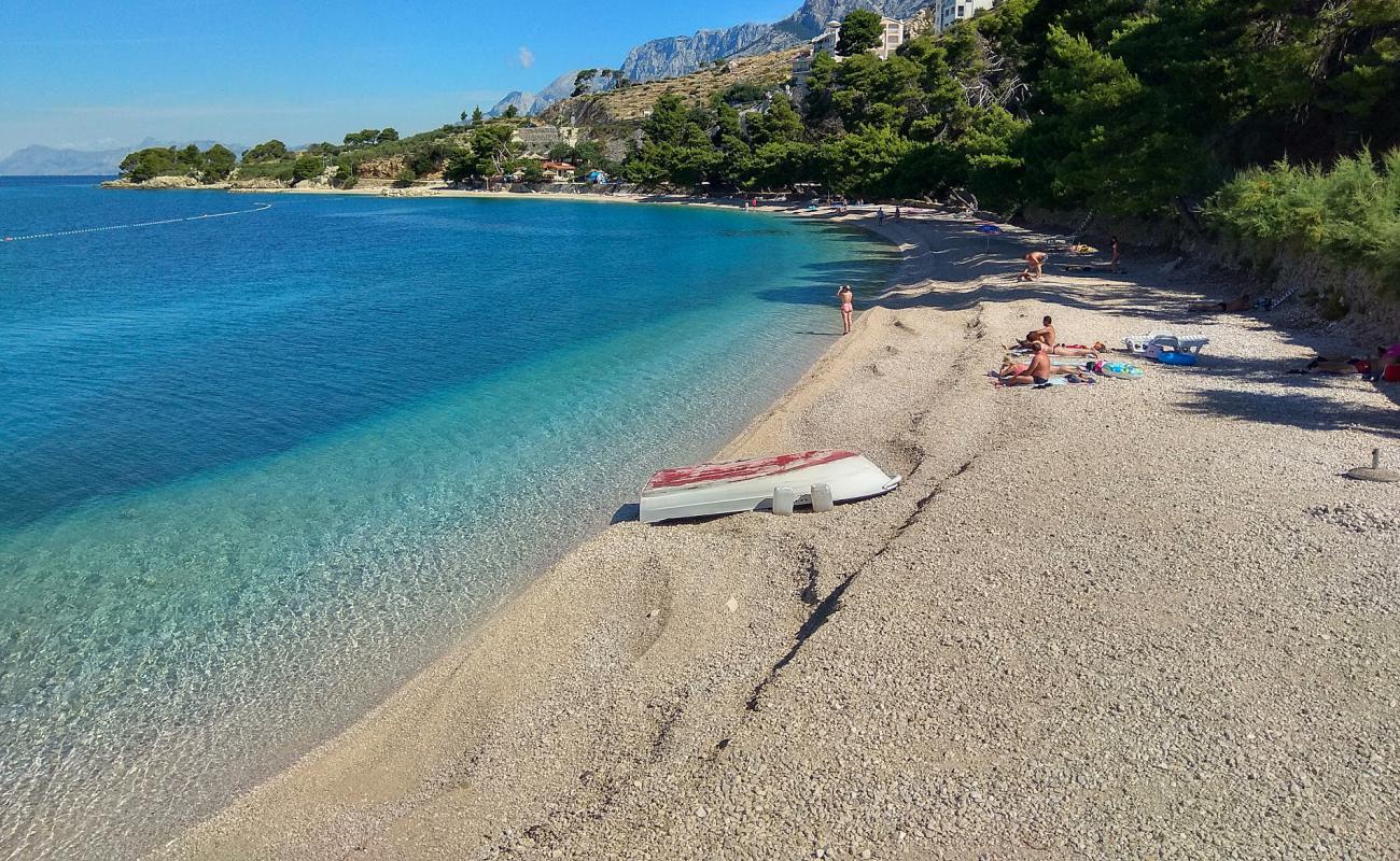 Фото Plisivac beach с белая чистая галька поверхностью