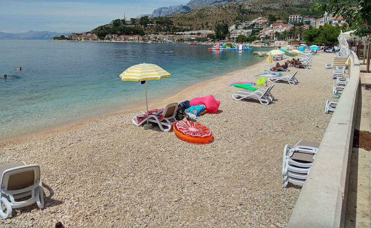 Фото Podgora beach с белая чистая галька поверхностью