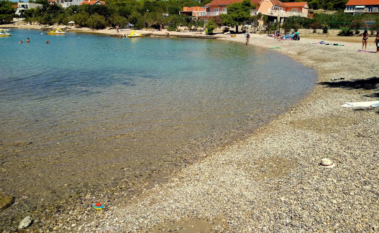 Фото Denka beach с белая чистая галька поверхностью