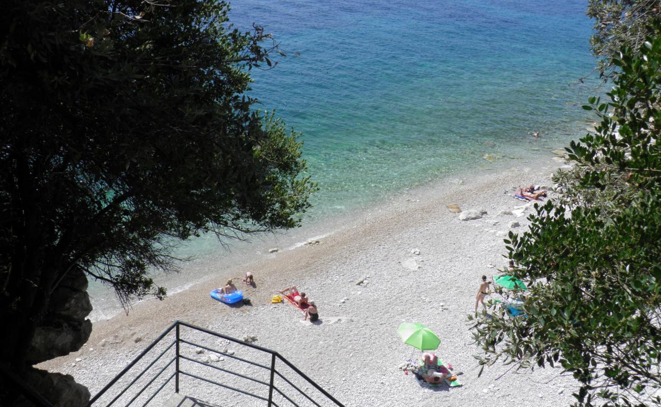 Фото Potok beach с светлая галька поверхностью