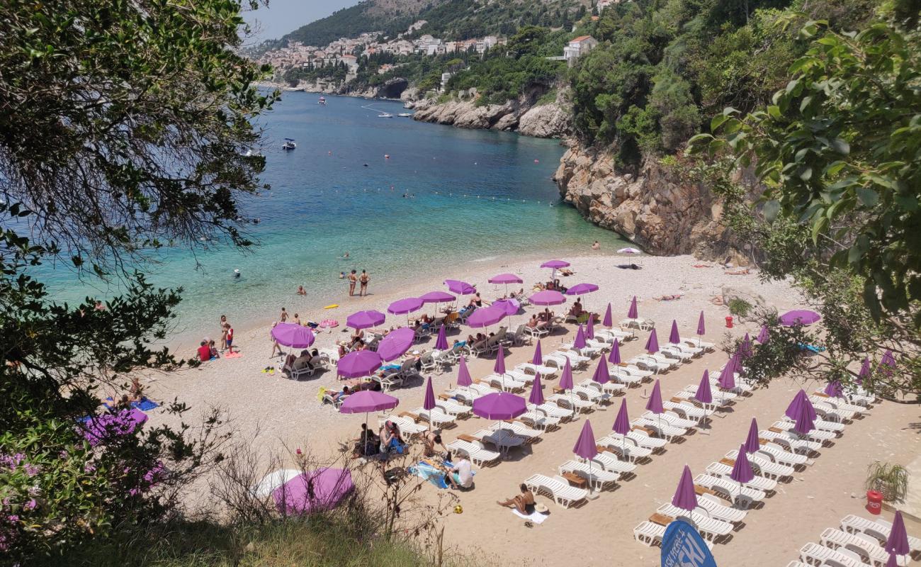 Фото Sveti Jakov beach с светлая галька поверхностью