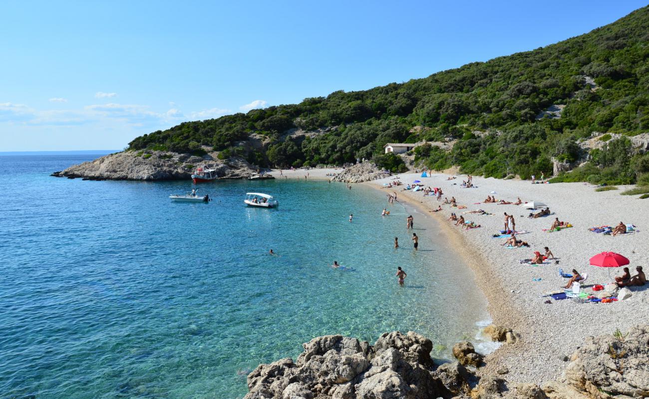 Фото Sveti Ivan beach с белая чистая галька поверхностью