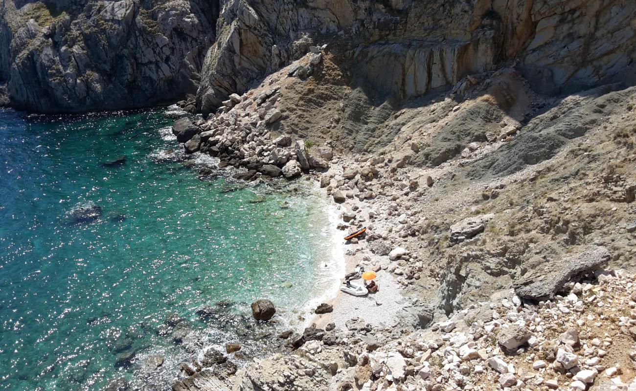 Фото Skrinjica beach с камни поверхностью