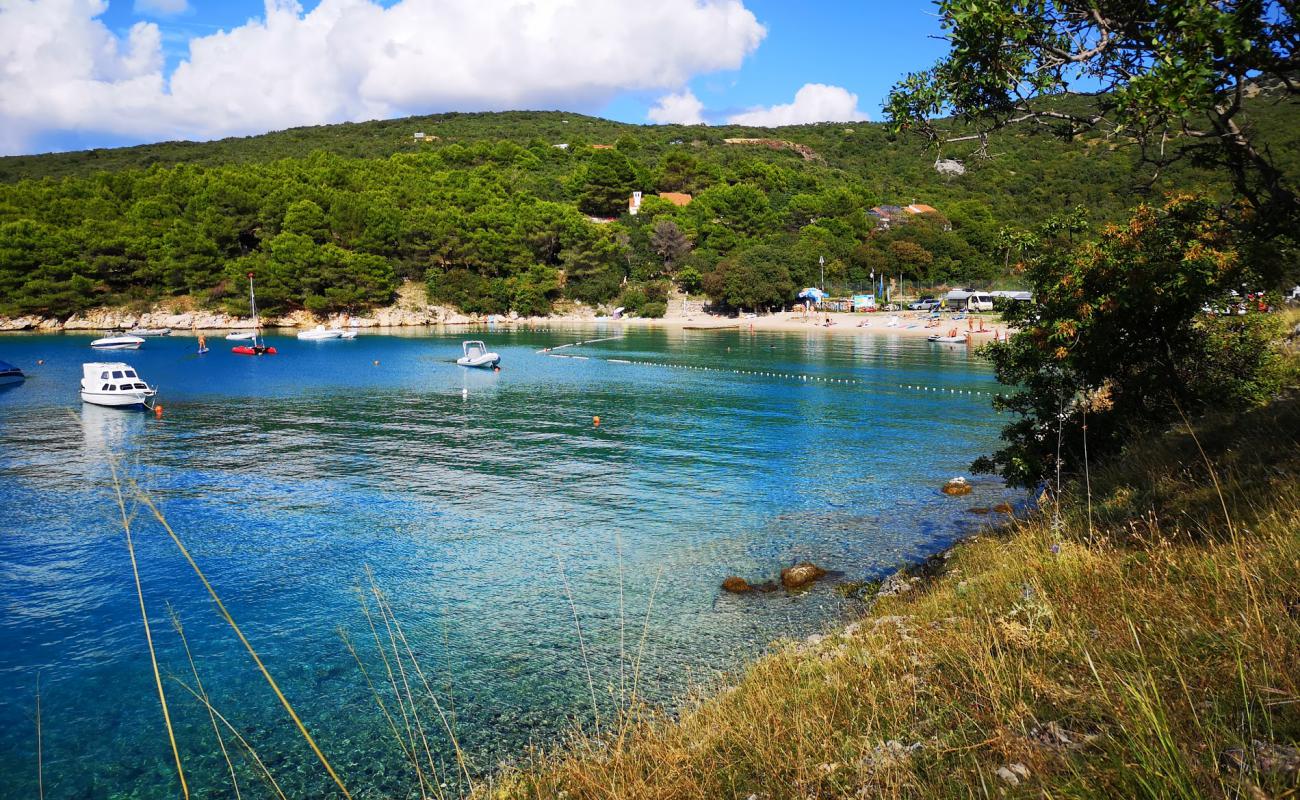 Фото Konobe beach с белая чистая галька поверхностью