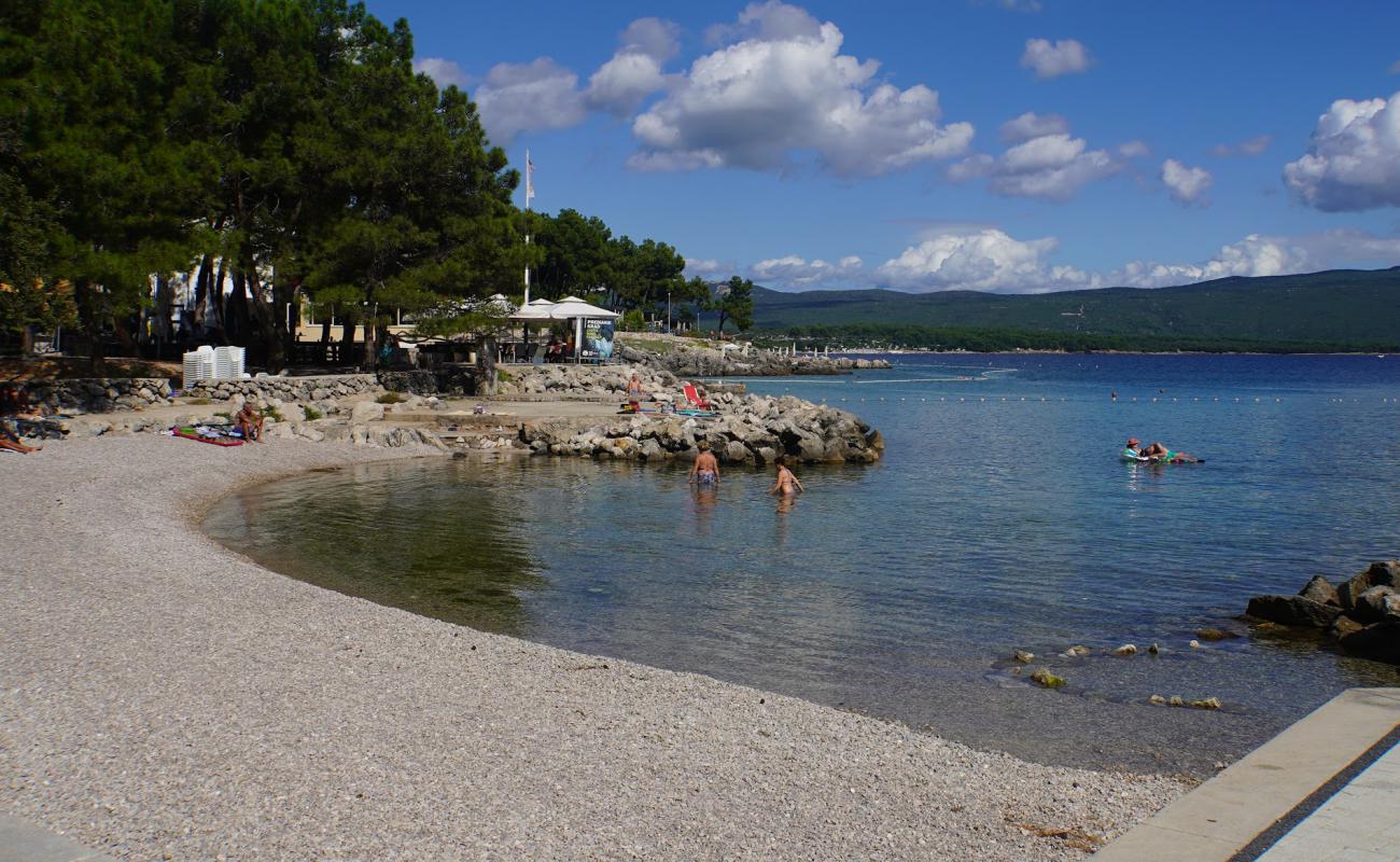 Фото Karaka II beach с белая чистая галька поверхностью