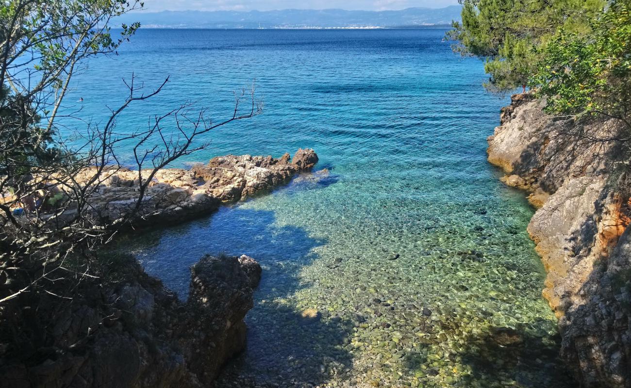 Фото Malinska-Porat beach с камни поверхностью