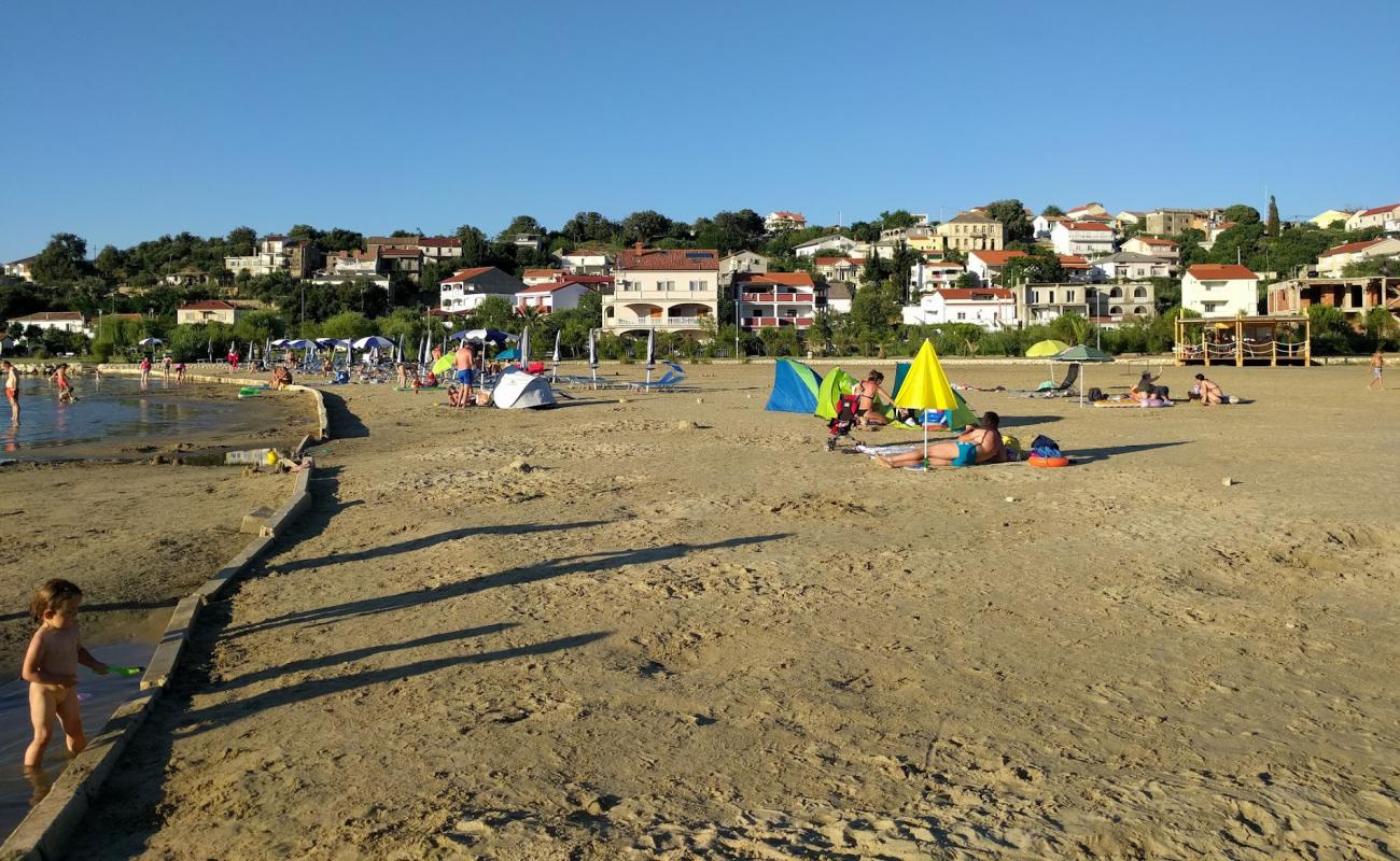 Фото Lopar beach с золотистый песок поверхностью