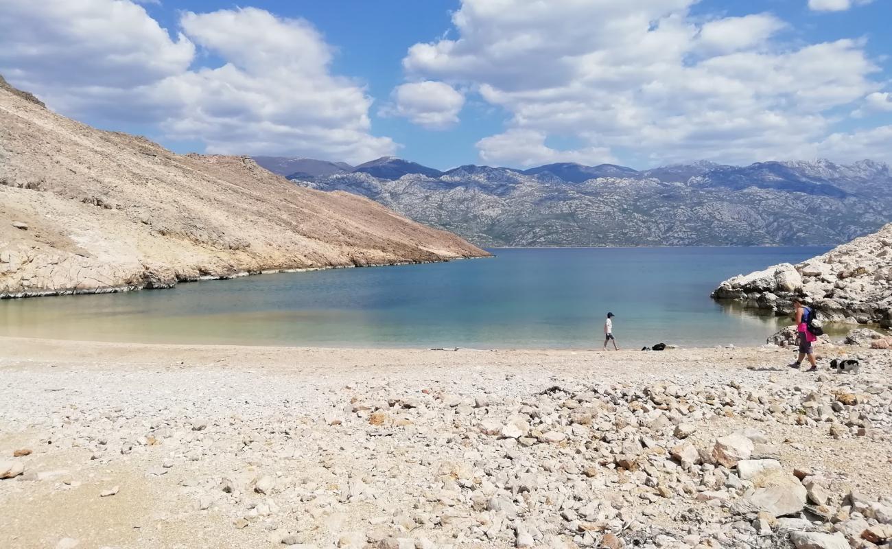 Фото Baska slana beach с белая чистая галька поверхностью