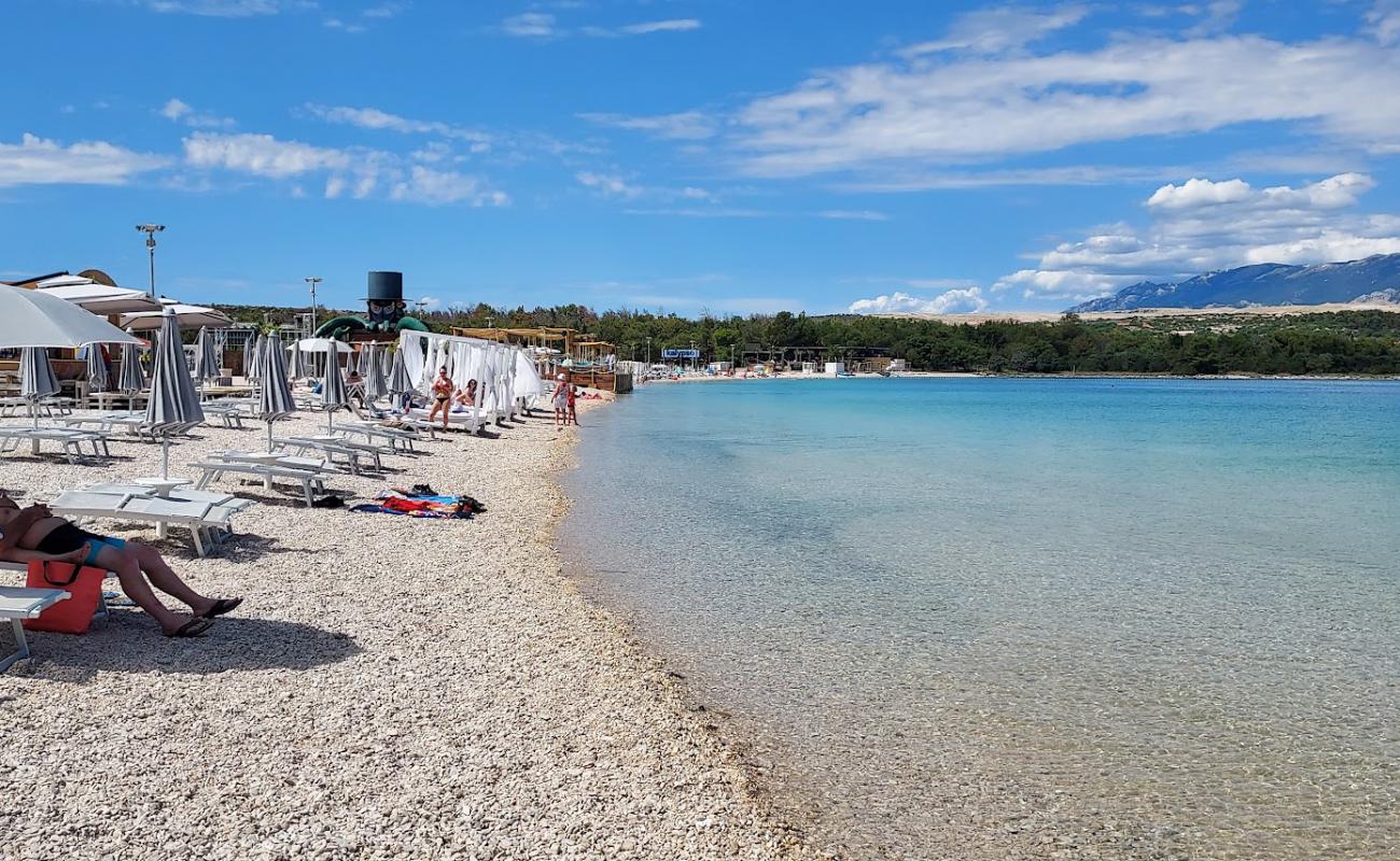 Фото Zrce beach с белая чистая галька поверхностью