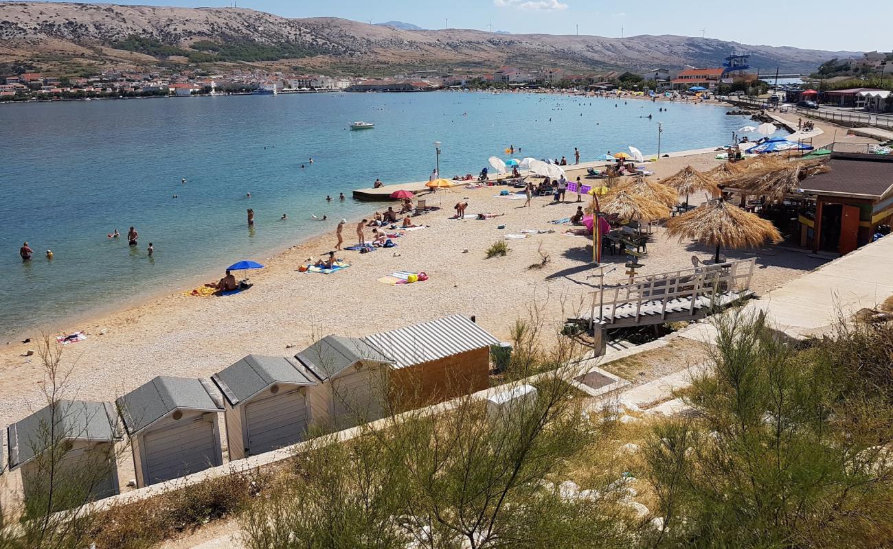 Фото Pag main beach с белая чистая галька поверхностью