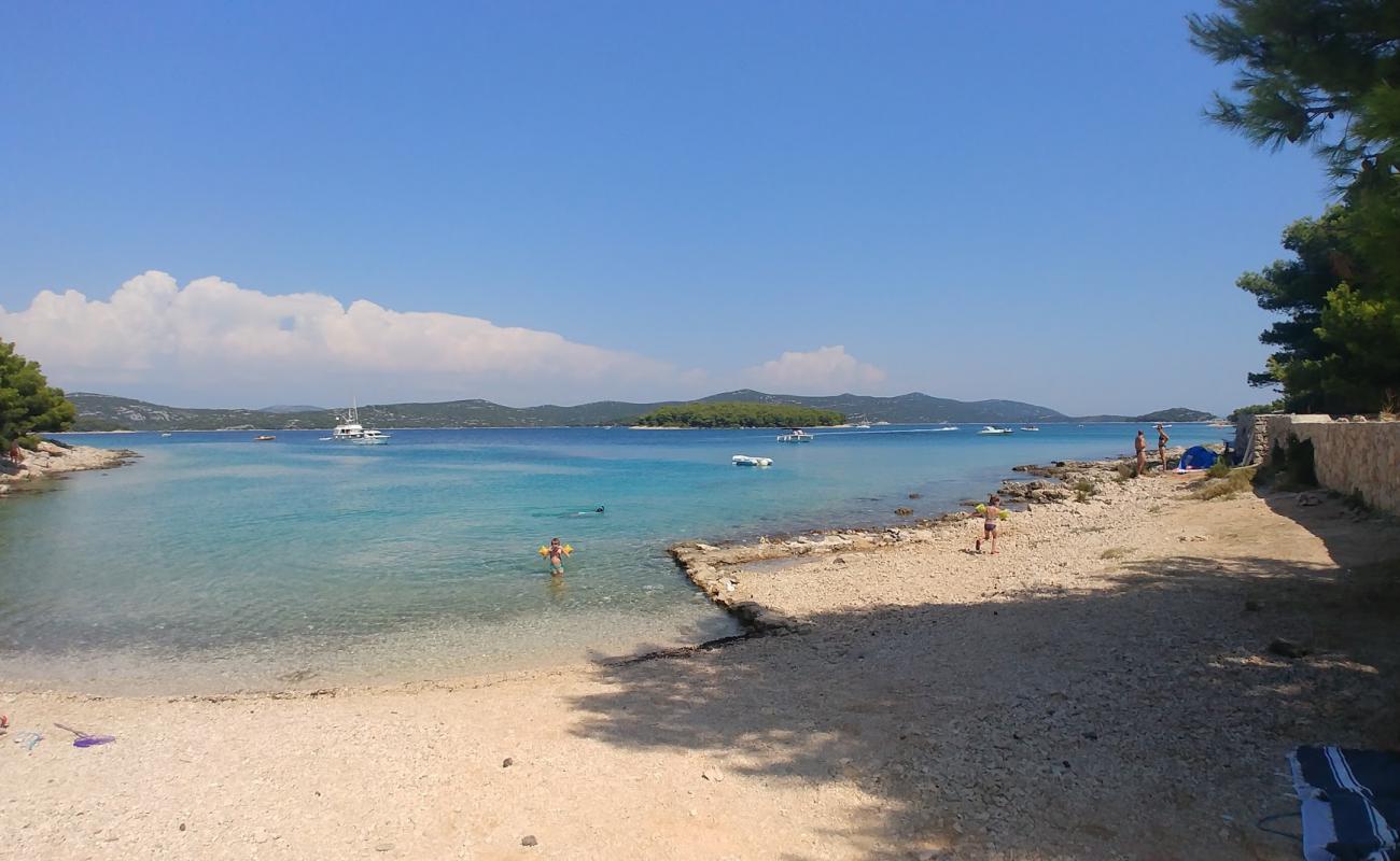 Фото Guscica beach с камни поверхностью