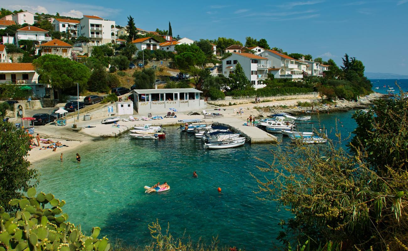 Фото Mavarstica beach с белая чистая галька поверхностью