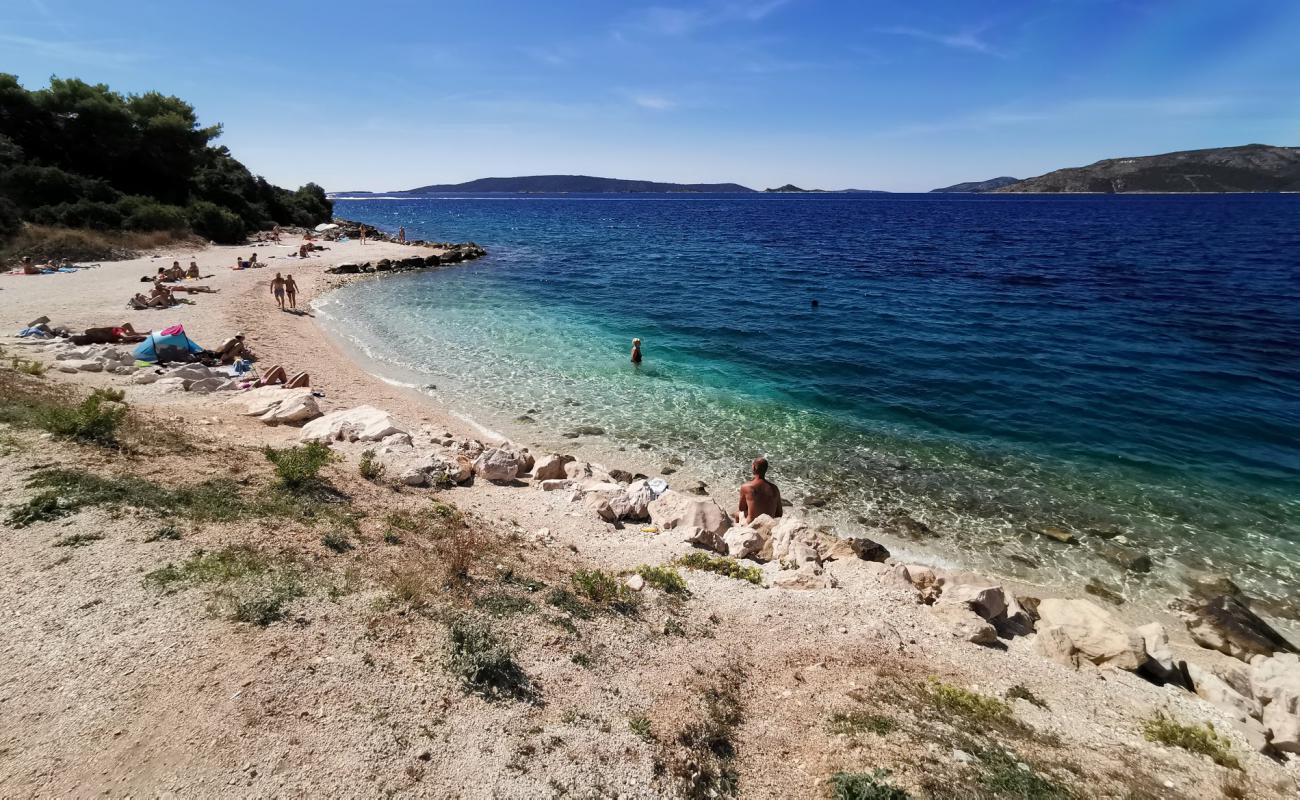 Фото Kava beach с белая чистая галька поверхностью