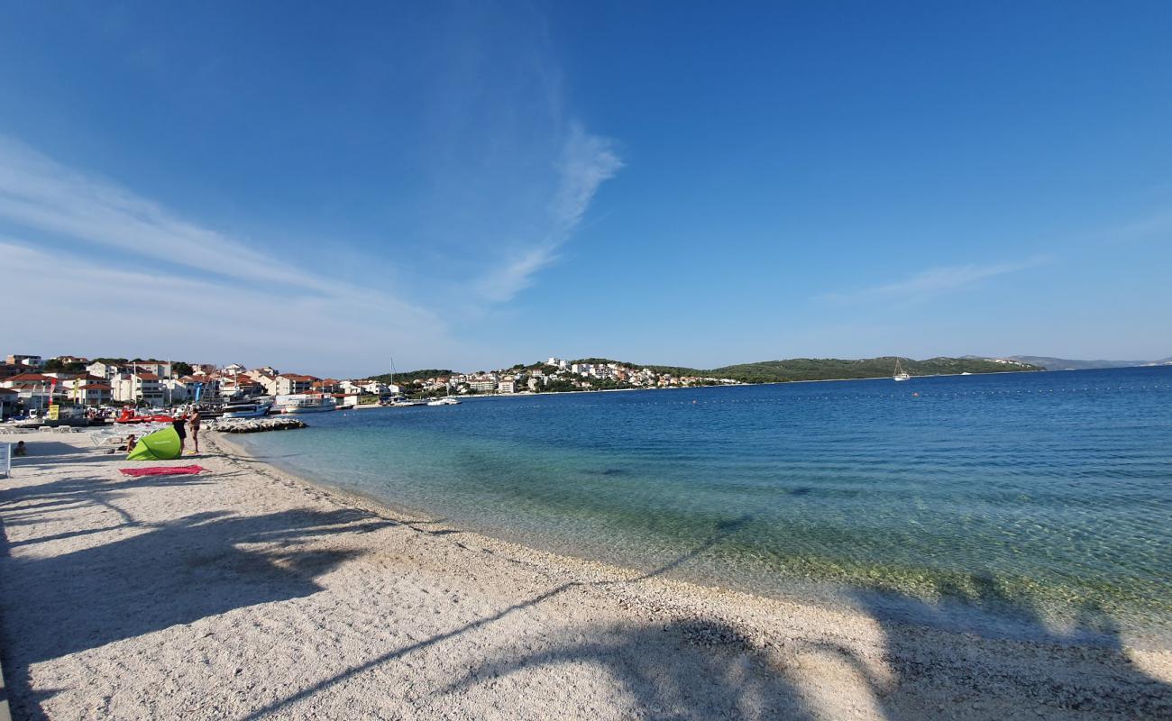 Фото Okrug Gornji IV beach с белая чистая галька поверхностью