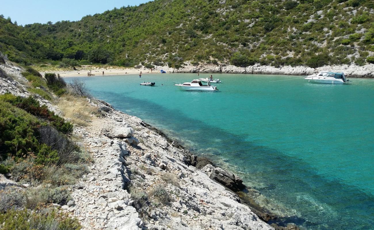 Фото Smokova beach с светлый песок поверхностью