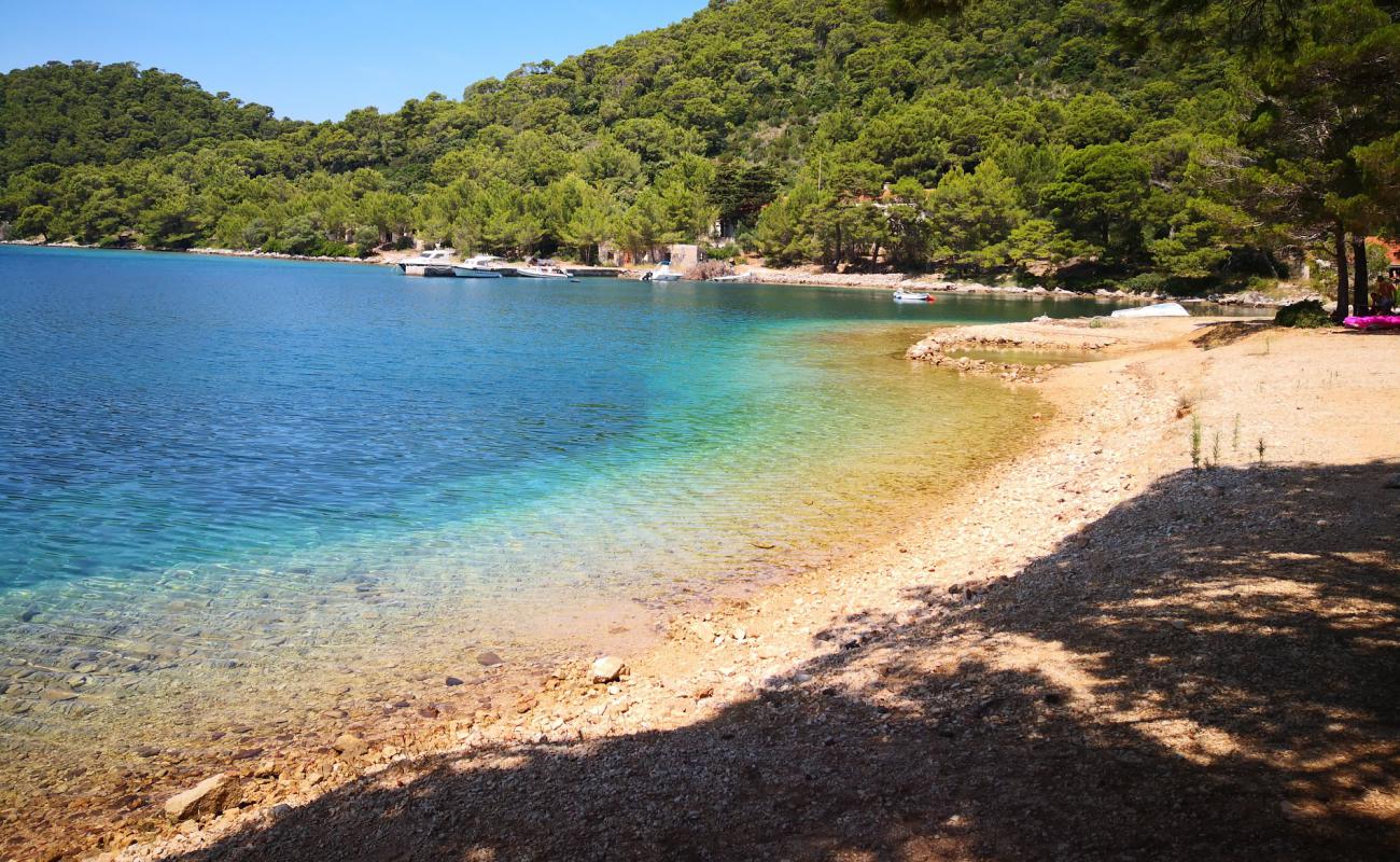 Фото Jurjeva luka beach с песок с галькой поверхностью