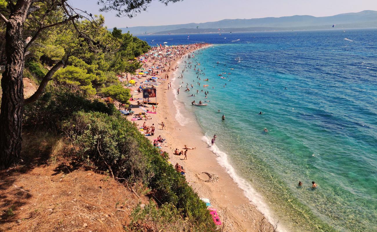 Фото Zlatni rat с серая чистая галька поверхностью