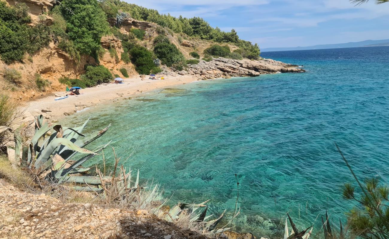 Фото Mali Zagradac beach с белая чистая галька поверхностью