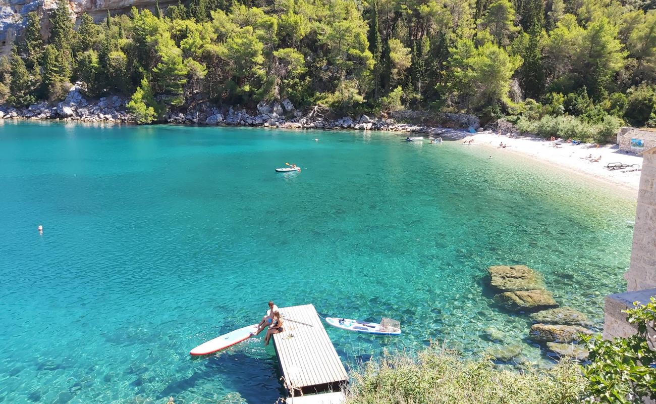 Фото Veliki Pokrivenik beach с светлая галька поверхностью