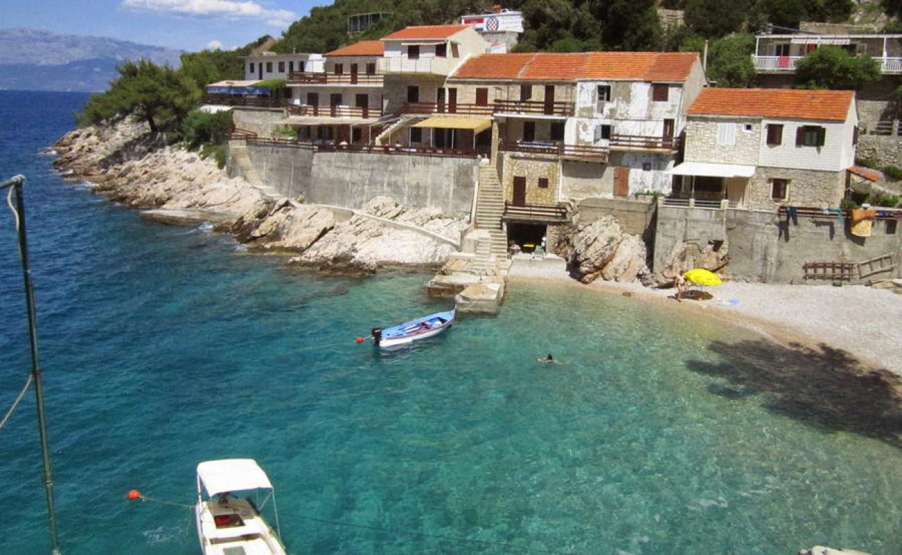 Фото Pobij beach с светлая галька поверхностью