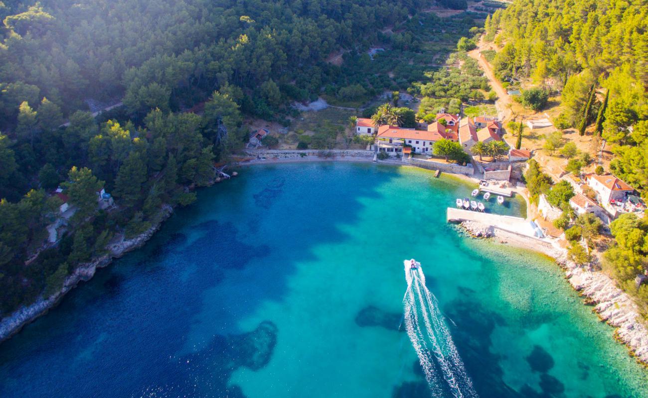 Фото Smarska beach с белая чистая галька поверхностью