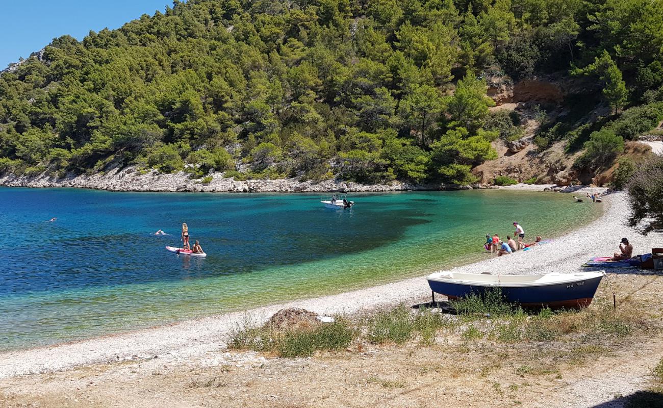 Фото Stiniva beach с белая галька поверхностью