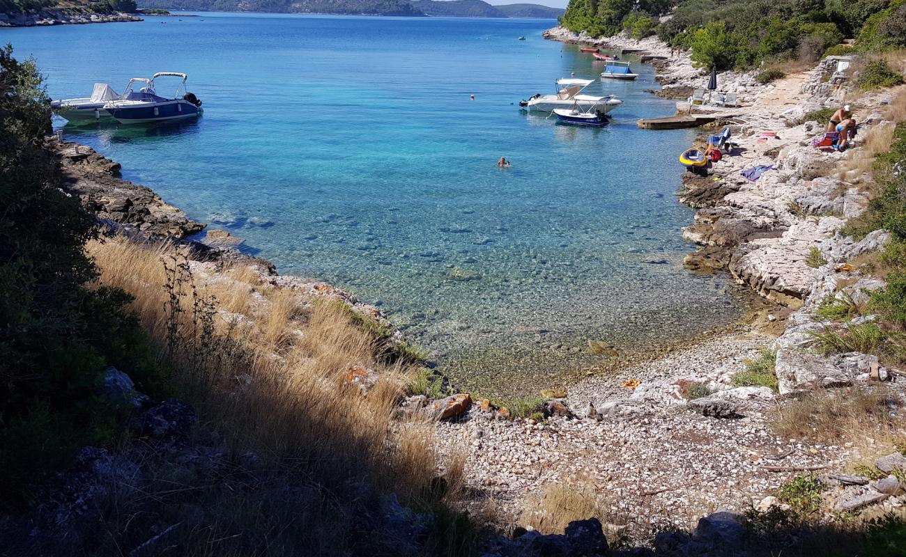 Фото Strasincica beach с светлая галька поверхностью