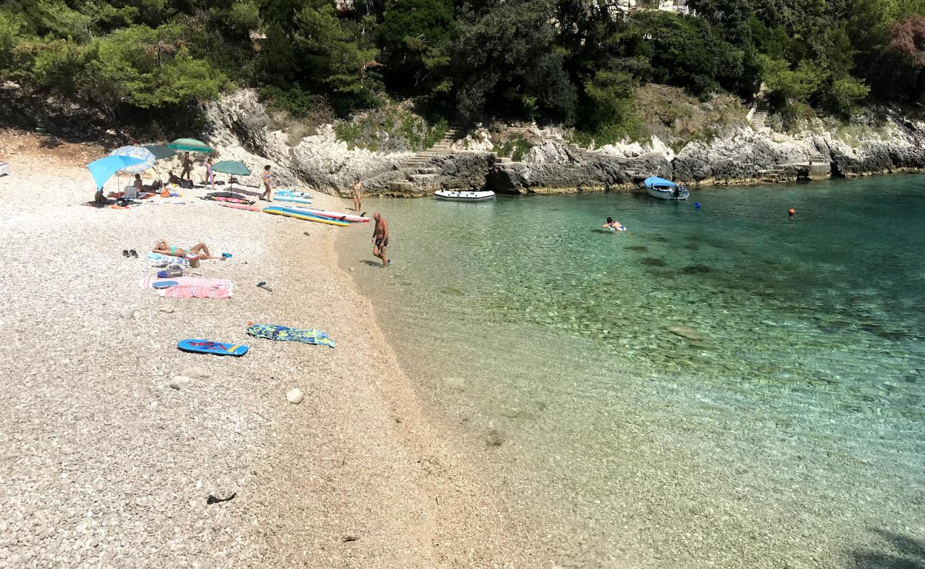 Фото Bratinja Luka beach с белая галька поверхностью