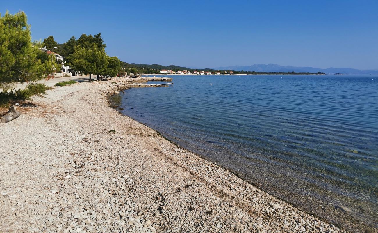 Фото Drace beach с светлая галька поверхностью