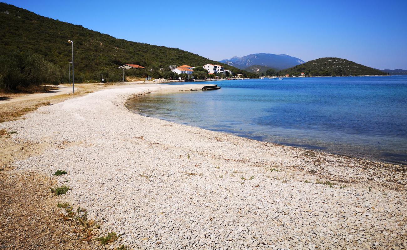 Фото Luka Dubrava beach с светлая галька поверхностью