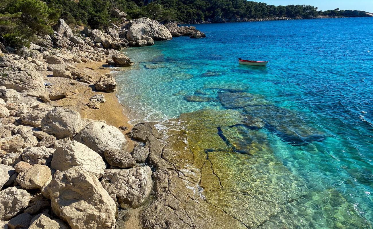 Фото Zuljana beach с белая чистая галька поверхностью