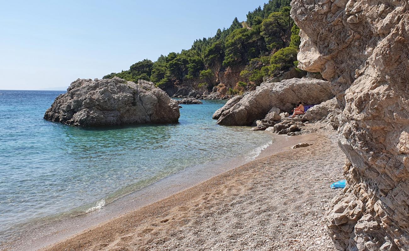 Фото Zuljana II beach с белая чистая галька поверхностью