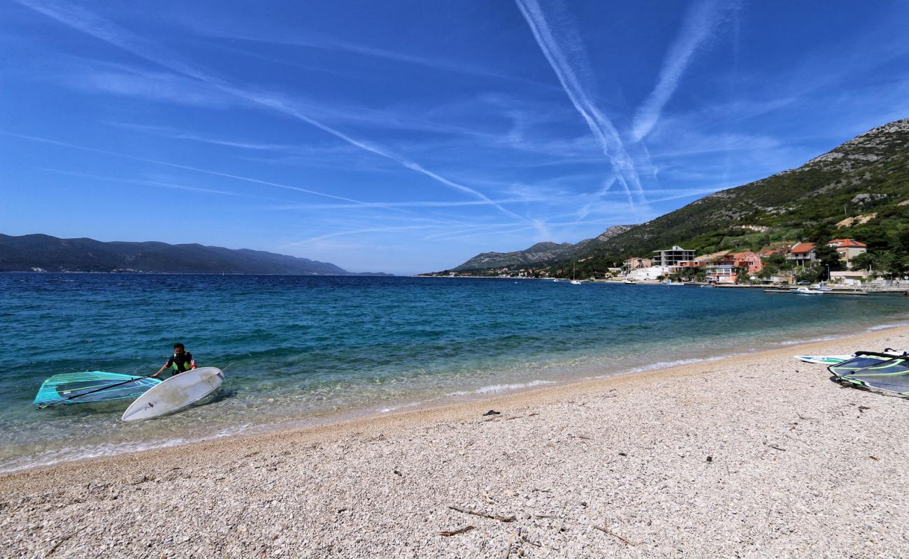 Фото Kuciste beach с светлая галька поверхностью