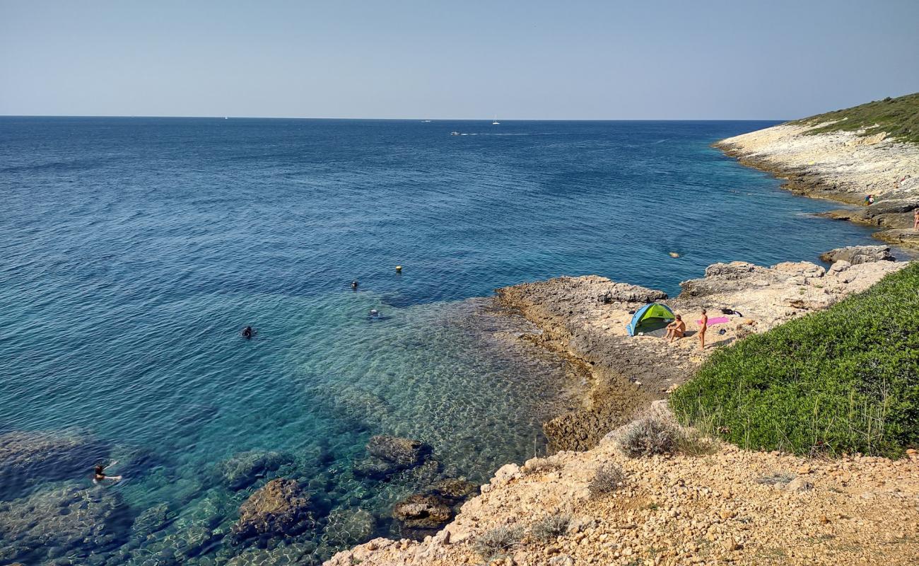 Фото Crvene Stijene FKK Beach с камни поверхностью