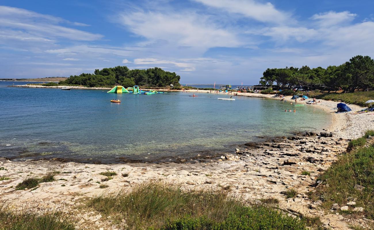 Фото Beach Skoljic с камни поверхностью