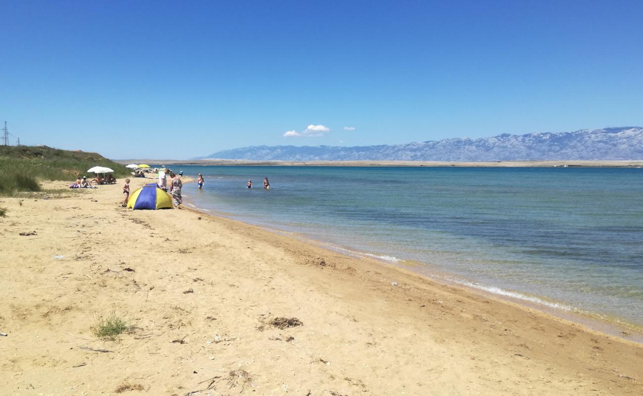 Фото Sandy Beach Privlaka с светлый песок поверхностью