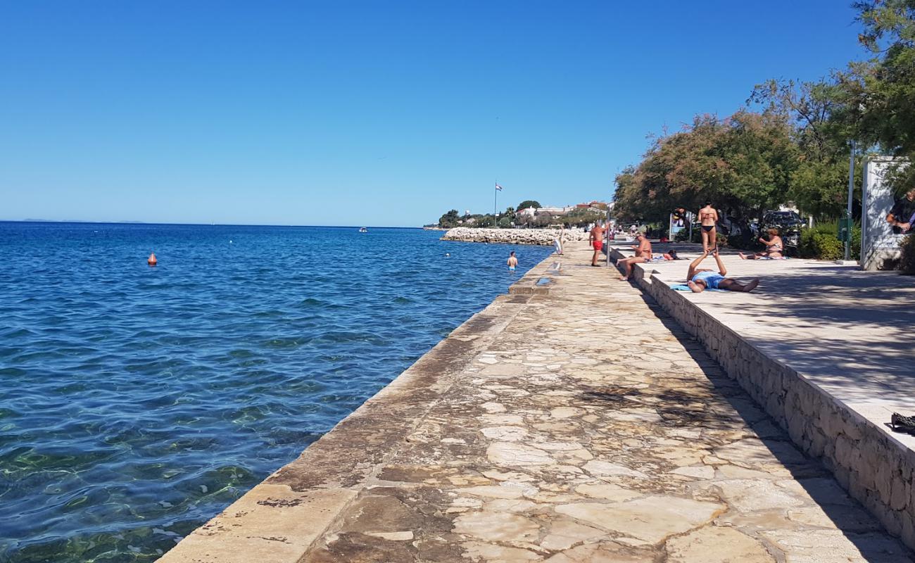 Фото Diklo Village Beach с бетон поверхностью