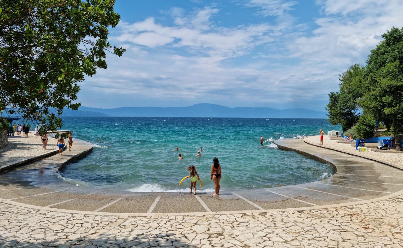 Фото Haludovo Beach с бетон поверхностью