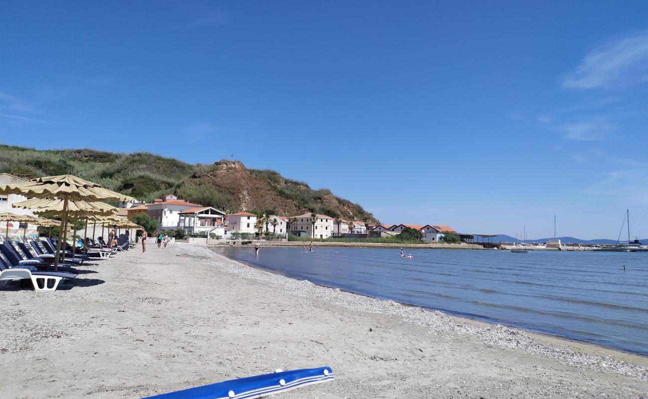 Фото Susak Beach с серый песок поверхностью